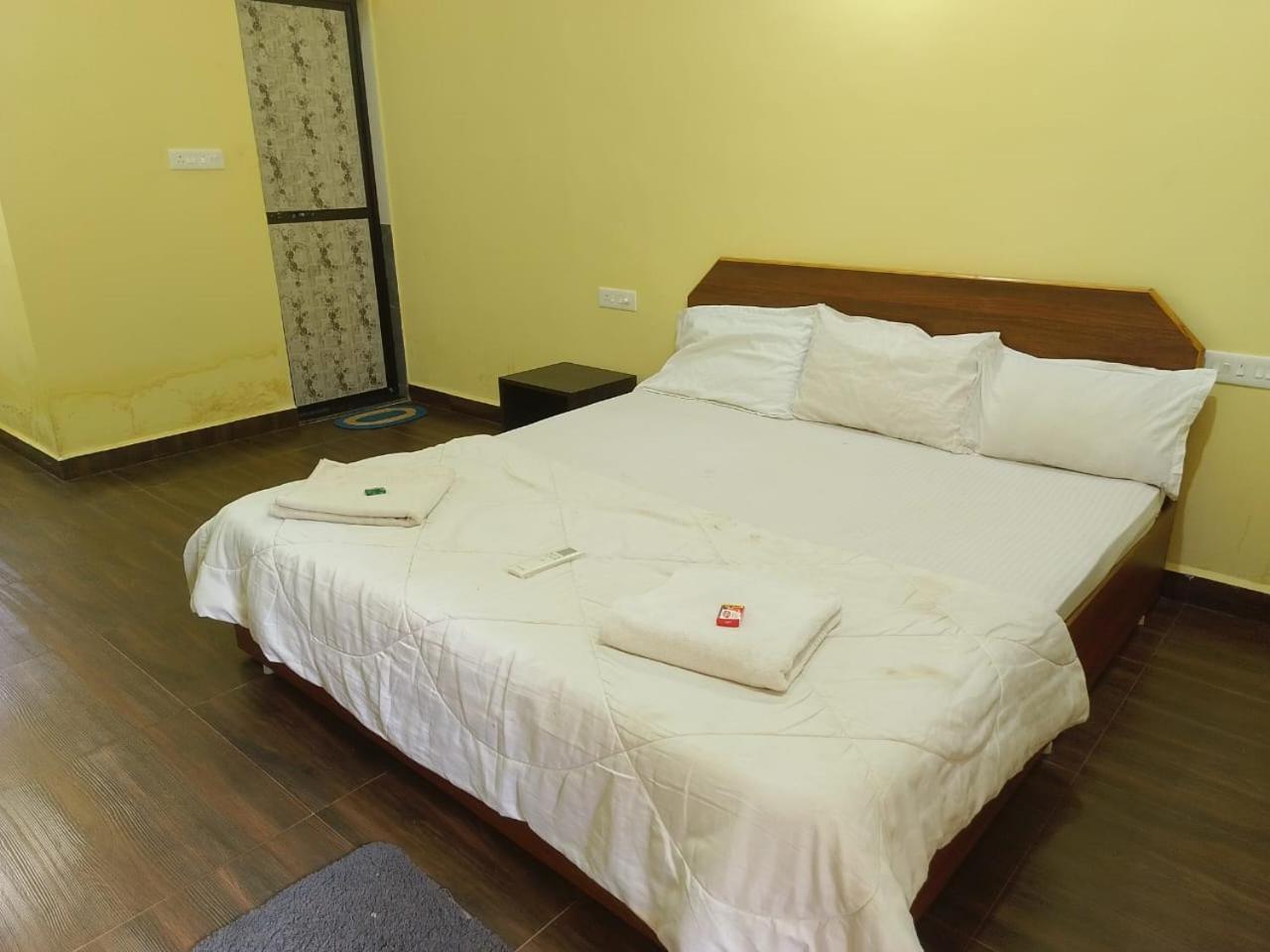 One Love Guest House Morjim Exterior foto