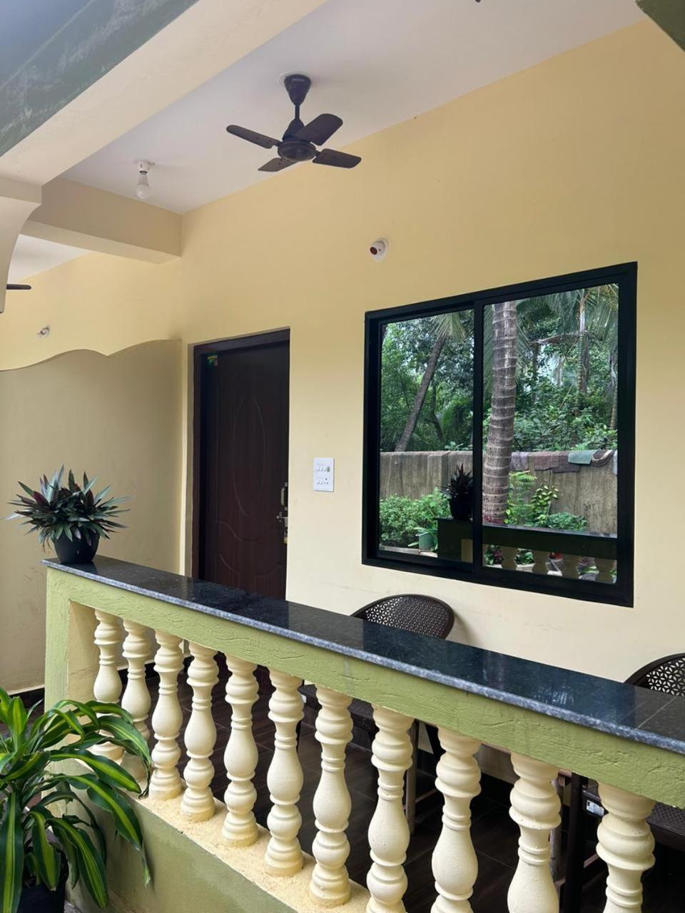 One Love Guest House Morjim Exterior foto