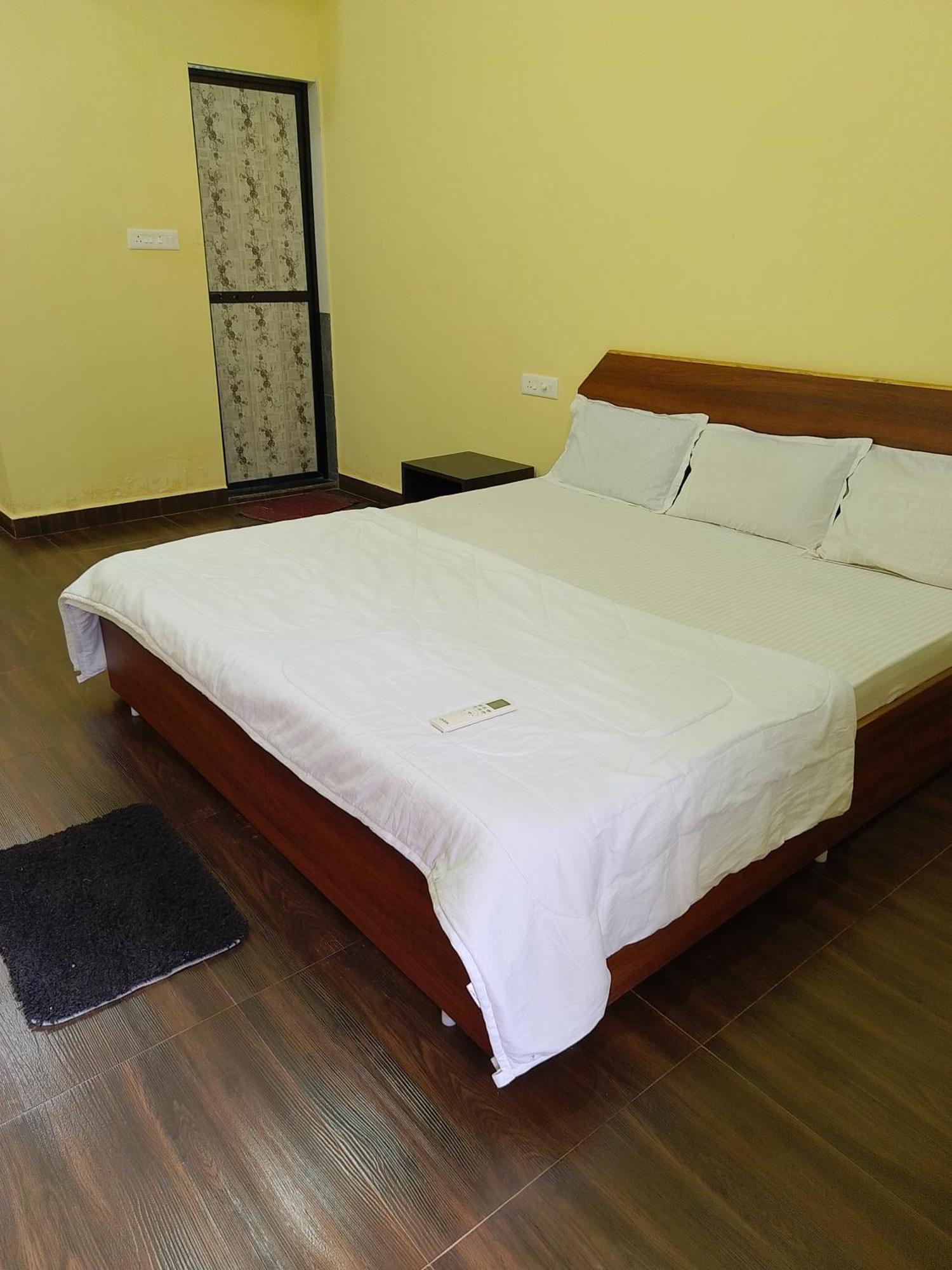 One Love Guest House Morjim Exterior foto