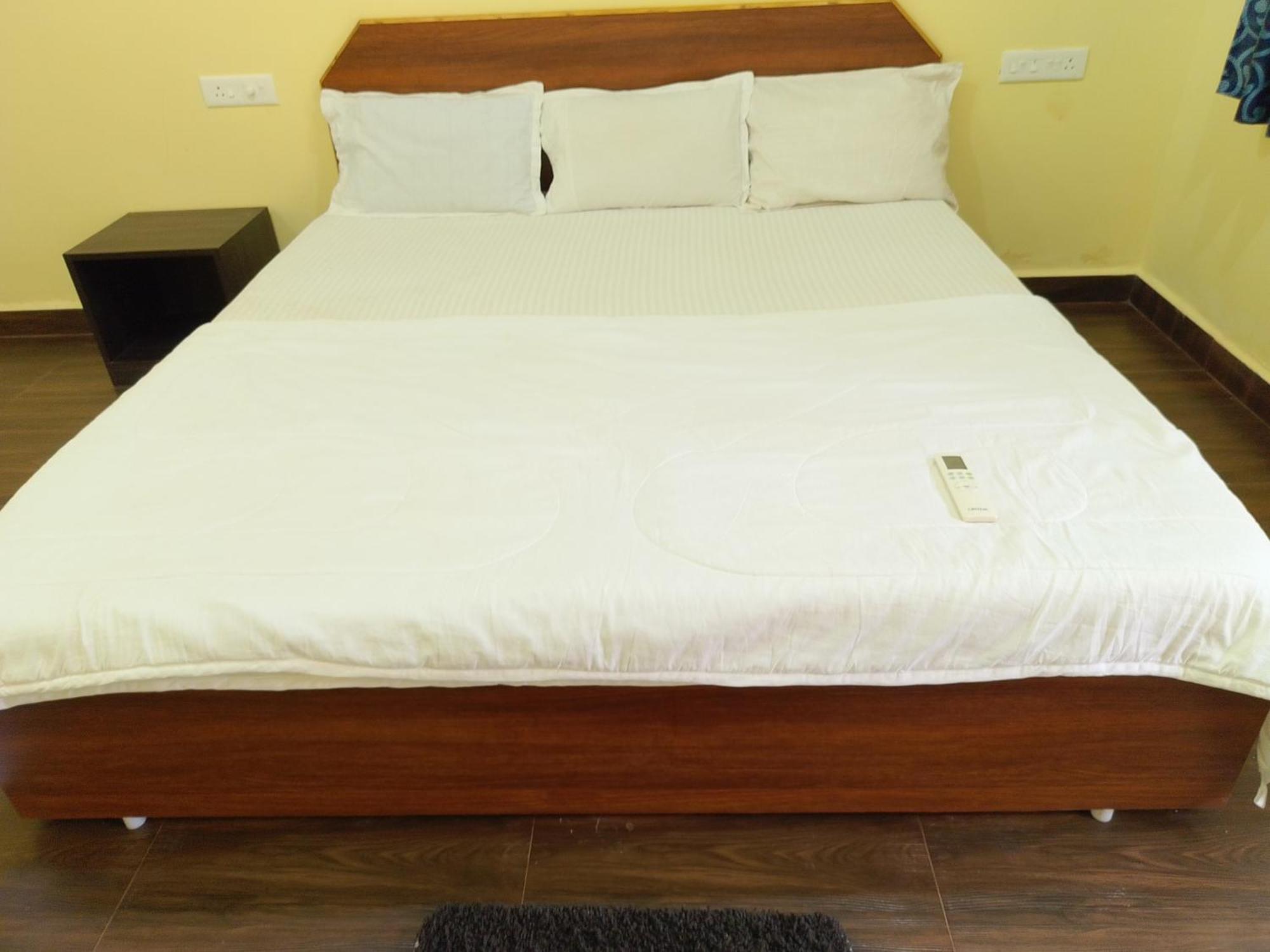 One Love Guest House Morjim Exterior foto