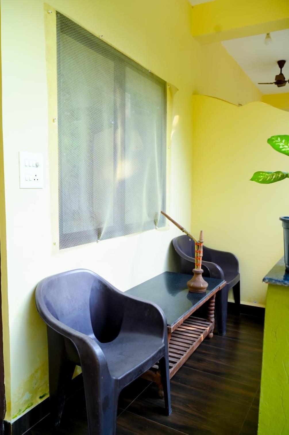 One Love Guest House Morjim Exterior foto
