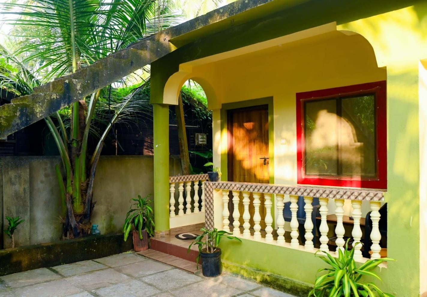 One Love Guest House Morjim Exterior foto